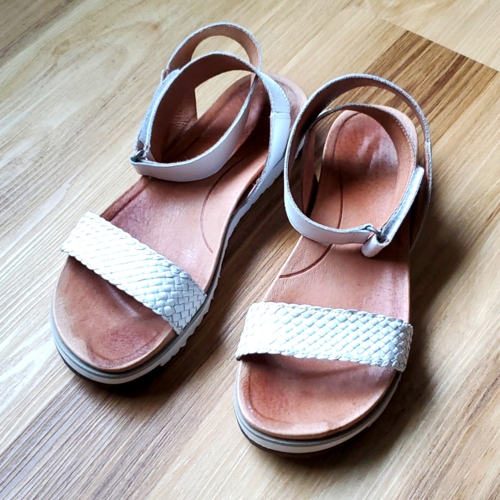 UGG Laddie Sandal
